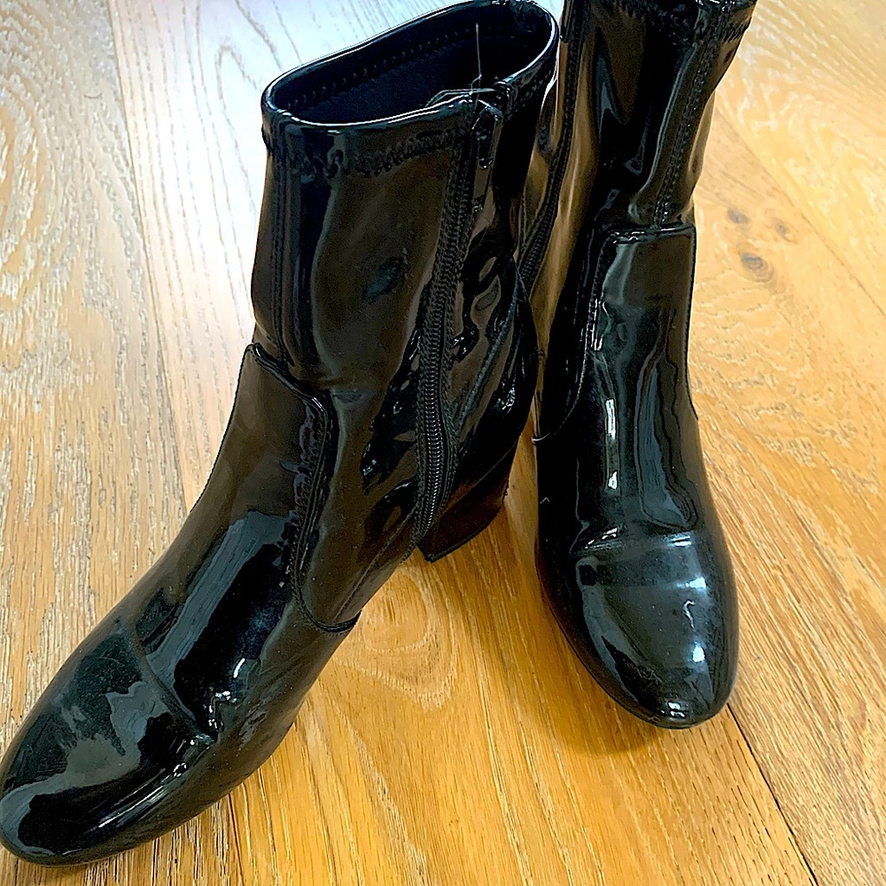 Unisa patent leather boots